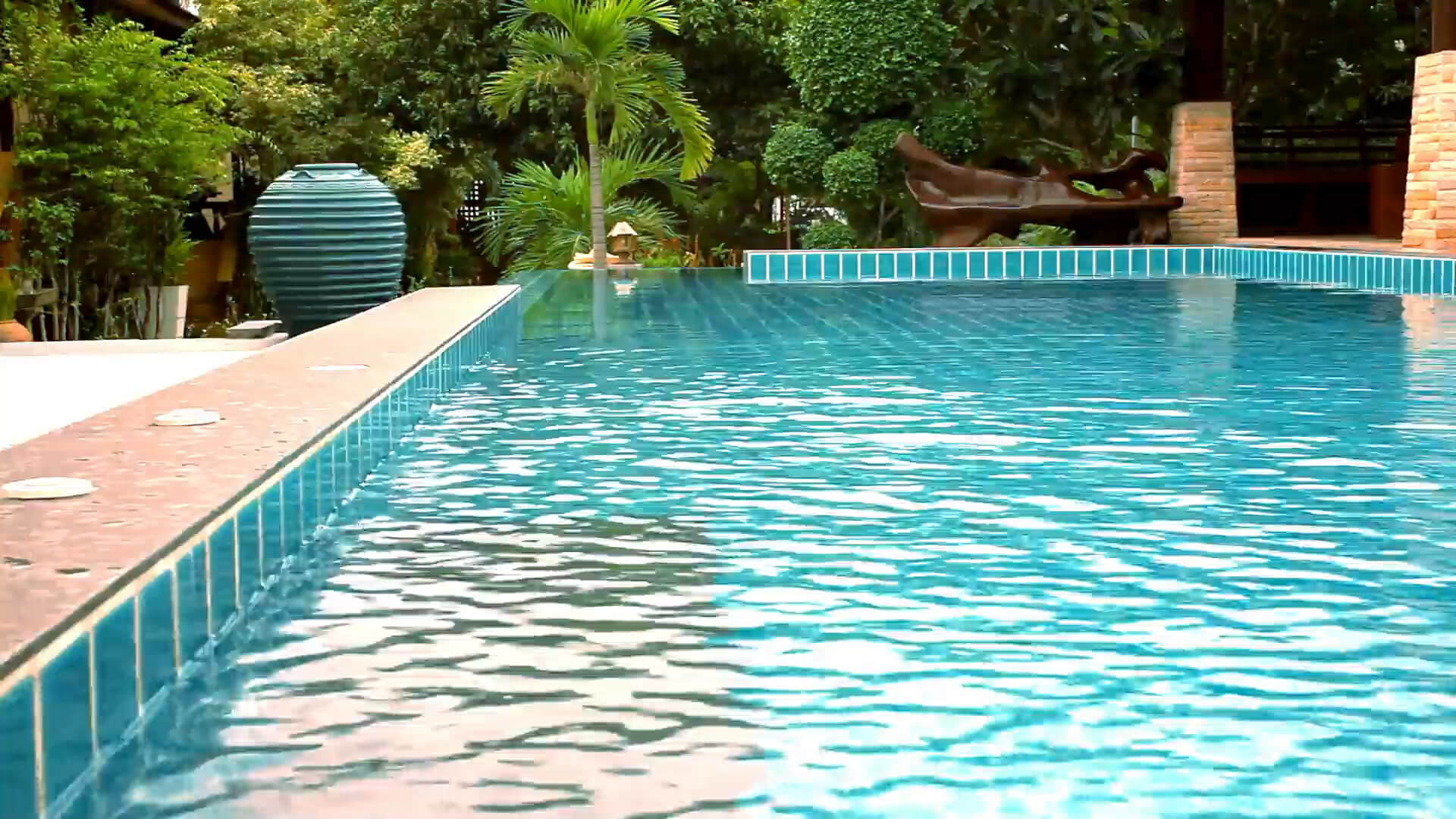pool-cover A Hamptons vacation home pool