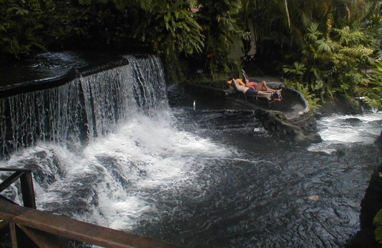 15 Days Costa Rica Pass - Route 6 Adventure Bus