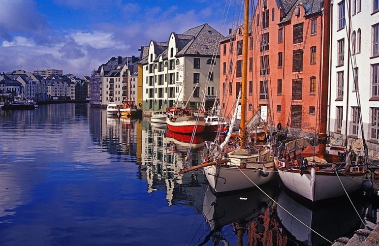 Norway Kayaking Tours the Western Fjords