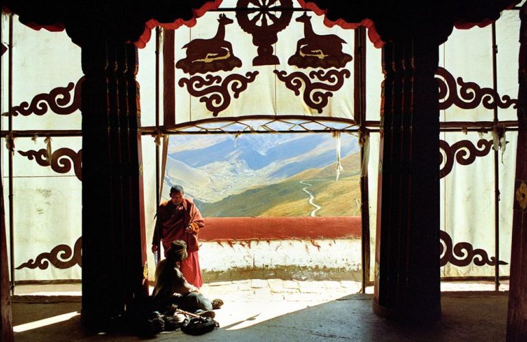 Tibet - Mountains and Monasteries on Top of the World