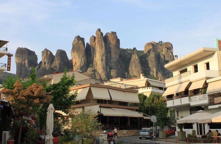 Greece Guided Walking in Delphi, Meteora & the Aegean Coast for 8 Days