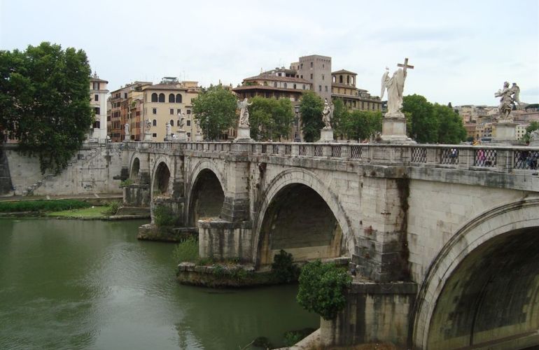 Tuscan Wine Treasures: Chianti, Brunello & Vino Nobile