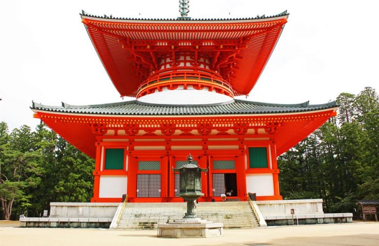 Experience Japan from the Neon Lights of Tokyo to Kyoto's Temples