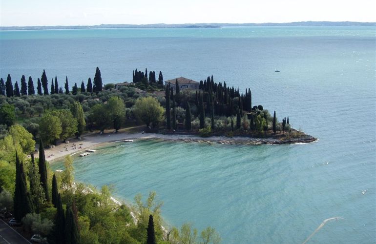 Discover the Alluring Lakes and Captivating Landcapes of Itlay