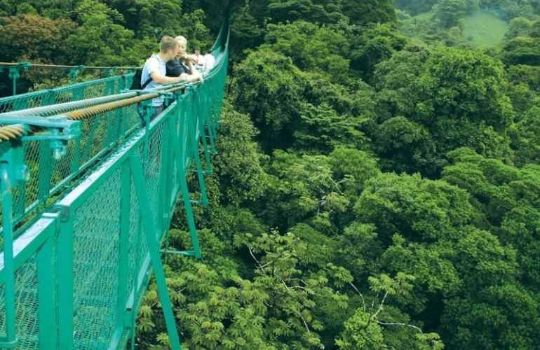 15 Days Costa Rica Pass - Route 6 Adventure Bus