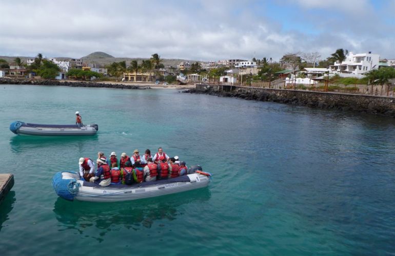 Voyage Galapagos: 7-Day G3 Cruise & Wildlife Adventure in Central Islands