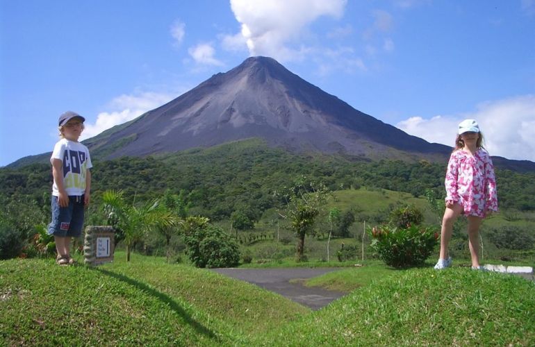 15 Days Costa Rica Pass - Route 6 Adventure Bus