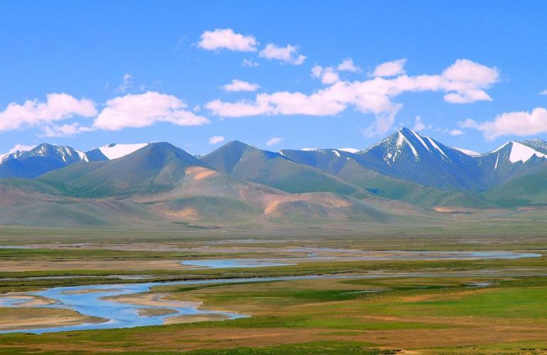 Tibet - Mountains and Monasteries on Top of the World