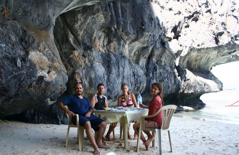 Snorkeling and Sea Kayaking in Palawan: See the Whale Sharks and the Magical Underwater World of the