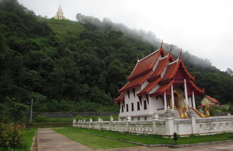 A Cultural Exploration Into the Heart of North Thailand by Bike