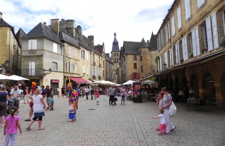 Experience a Tour of Europe from Paris to Madrid