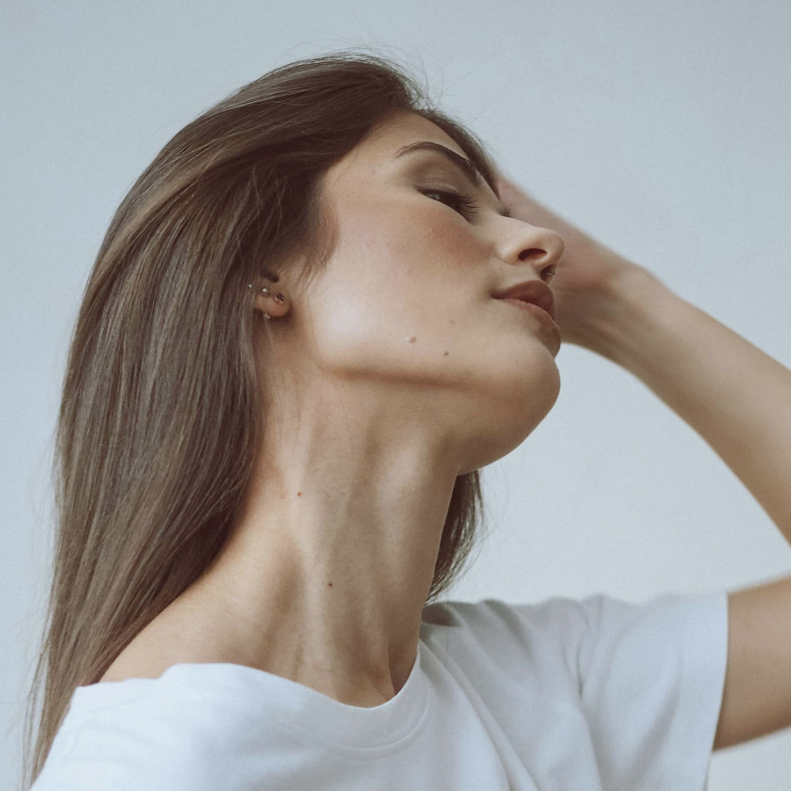 Jawline Perfection: Best Non-invasive & Invasive Procedures for a Sculpted Look