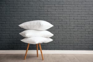 Your Guide To The Best Post-Op Pillows For Aesthetic Procedures