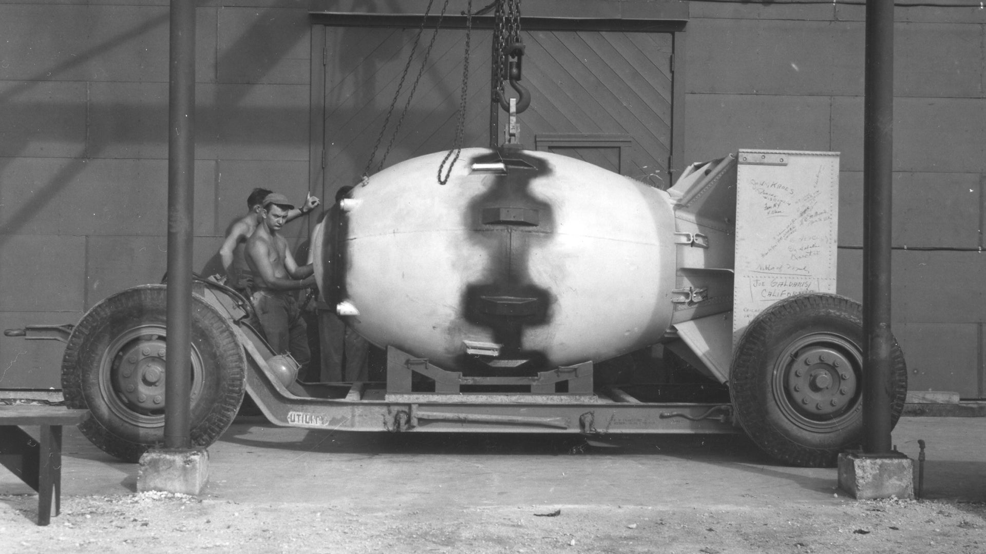 Atomic Bomb: Nuclear Bomb, Hiroshima & Nagasaki - HISTORY