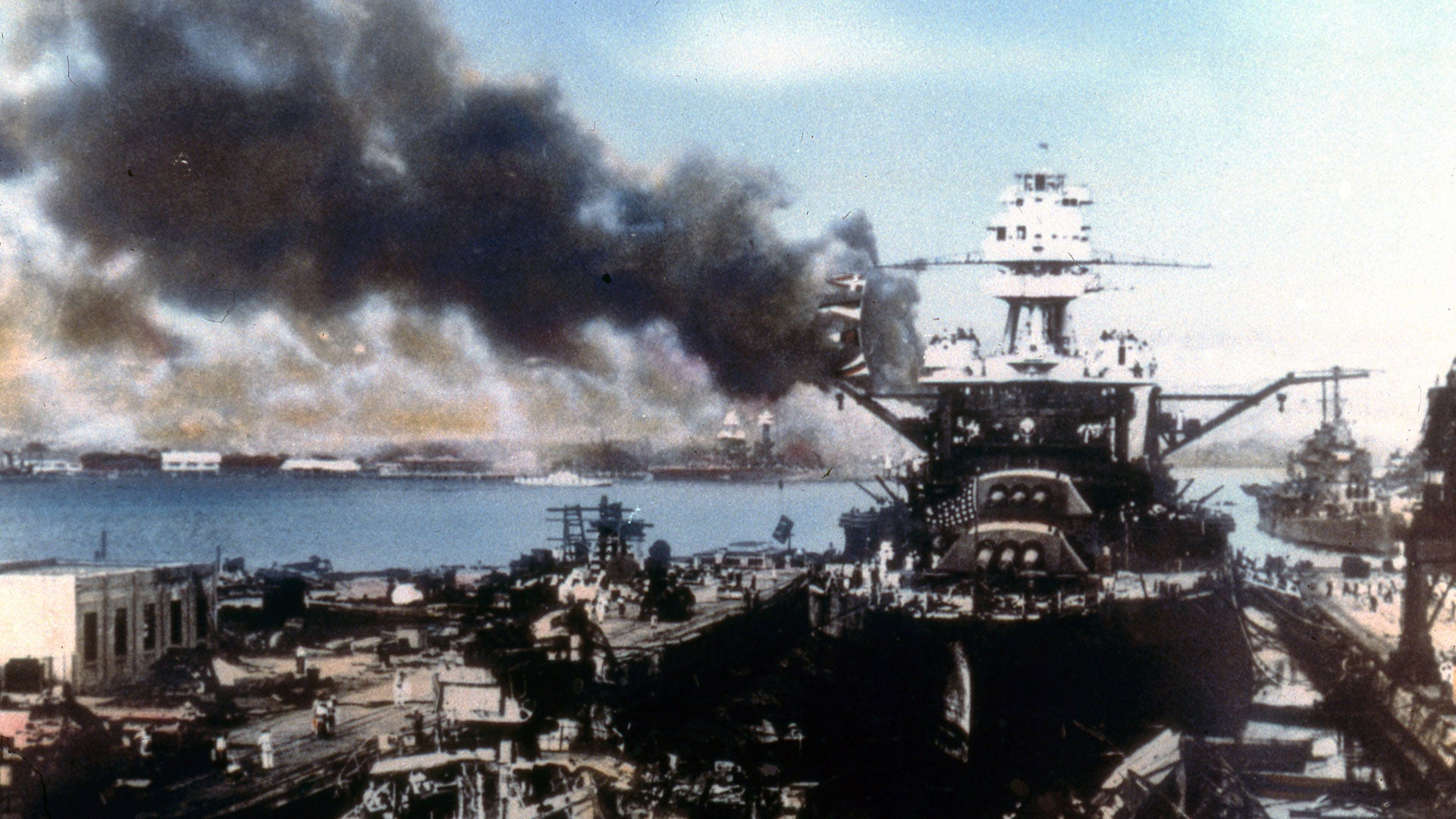 Pearl Harbor: 2 Hours That Changed the World [VHS]