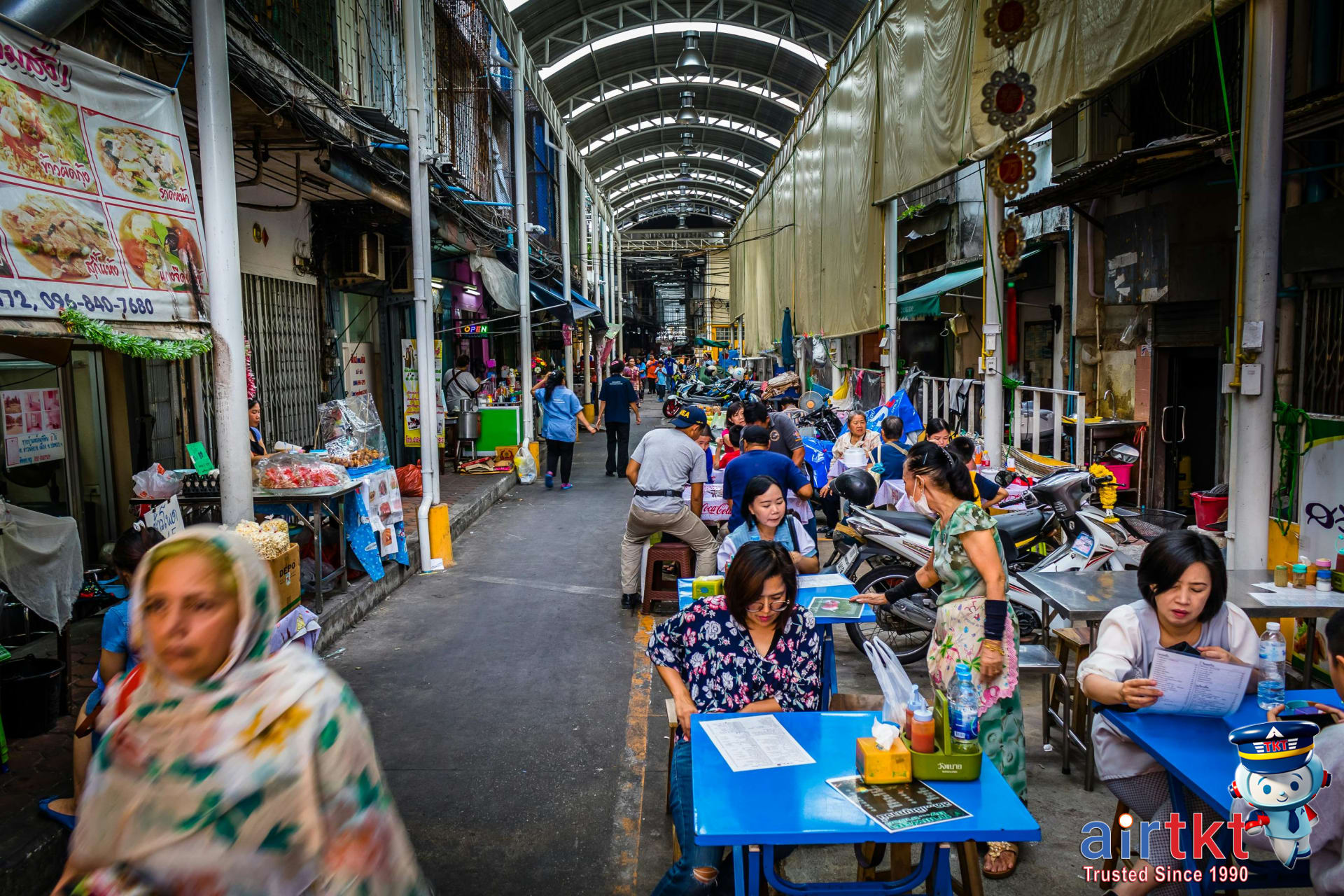 Chiang Mai Old City temples and markets