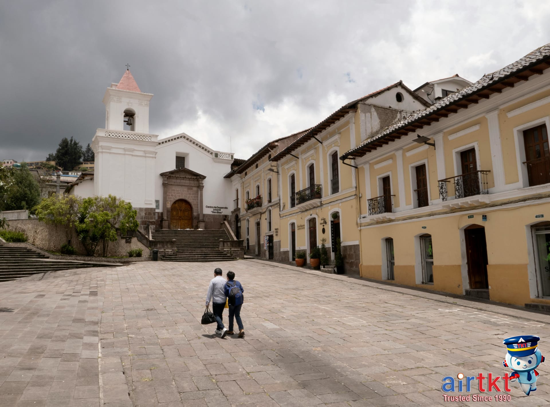 Mariscal Sucre Airport arrivals with taxis and passengers