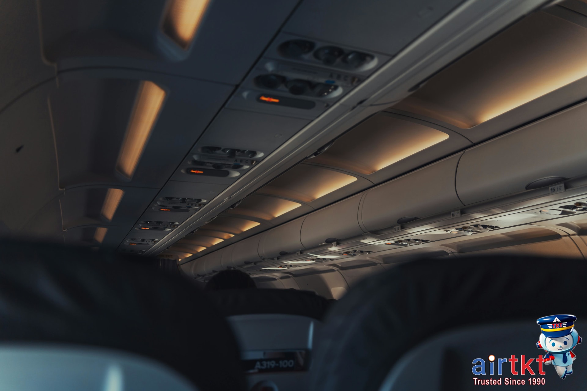 Comfortable seating on top US airlines for coast to coast flights, showing spacious legroom and modern cabin design