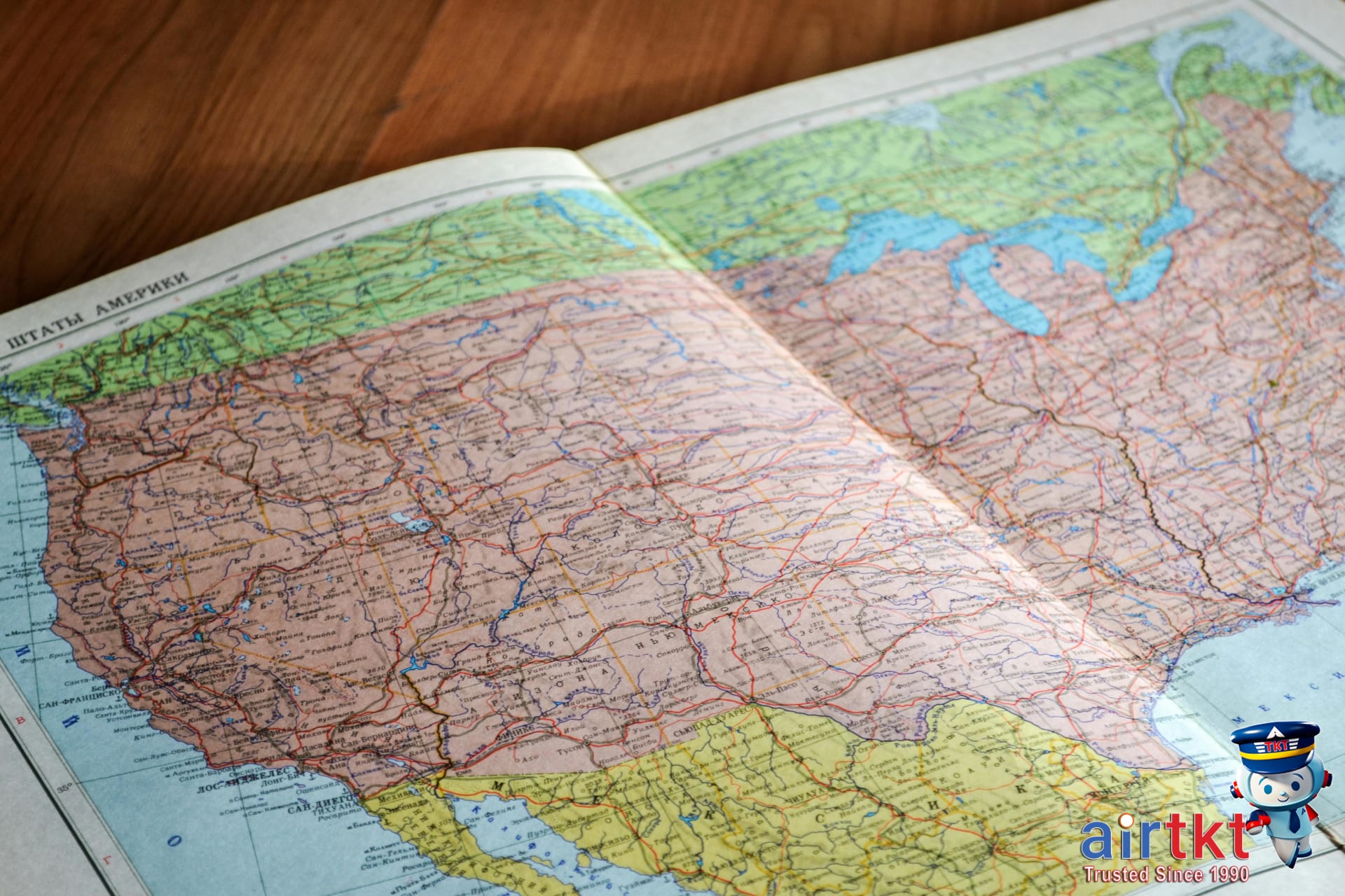 US transcontinental flight routes map highlighting coast to coast travel from New York to Los Angeles