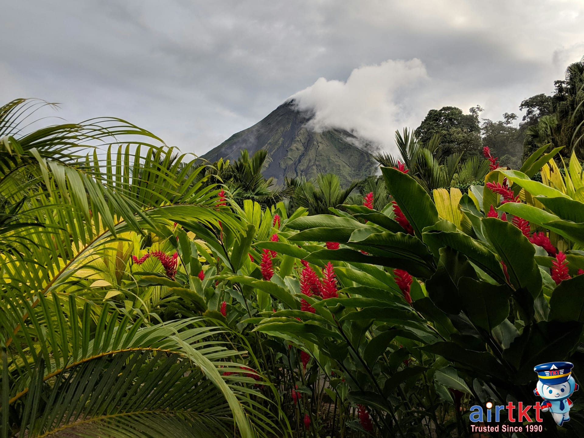 Montage of Costa Rica’s top travel attractions including Arenal volcano, lush rainforests, and tropical beaches