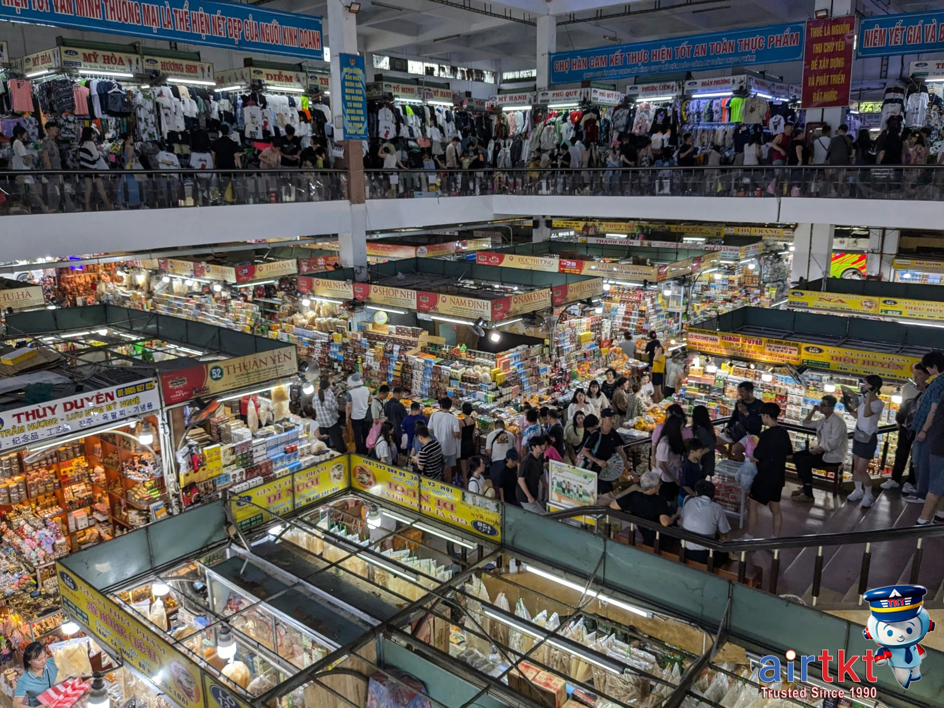 Tourist using secure crossbody bag in crowded market to prevent pickpocket theft