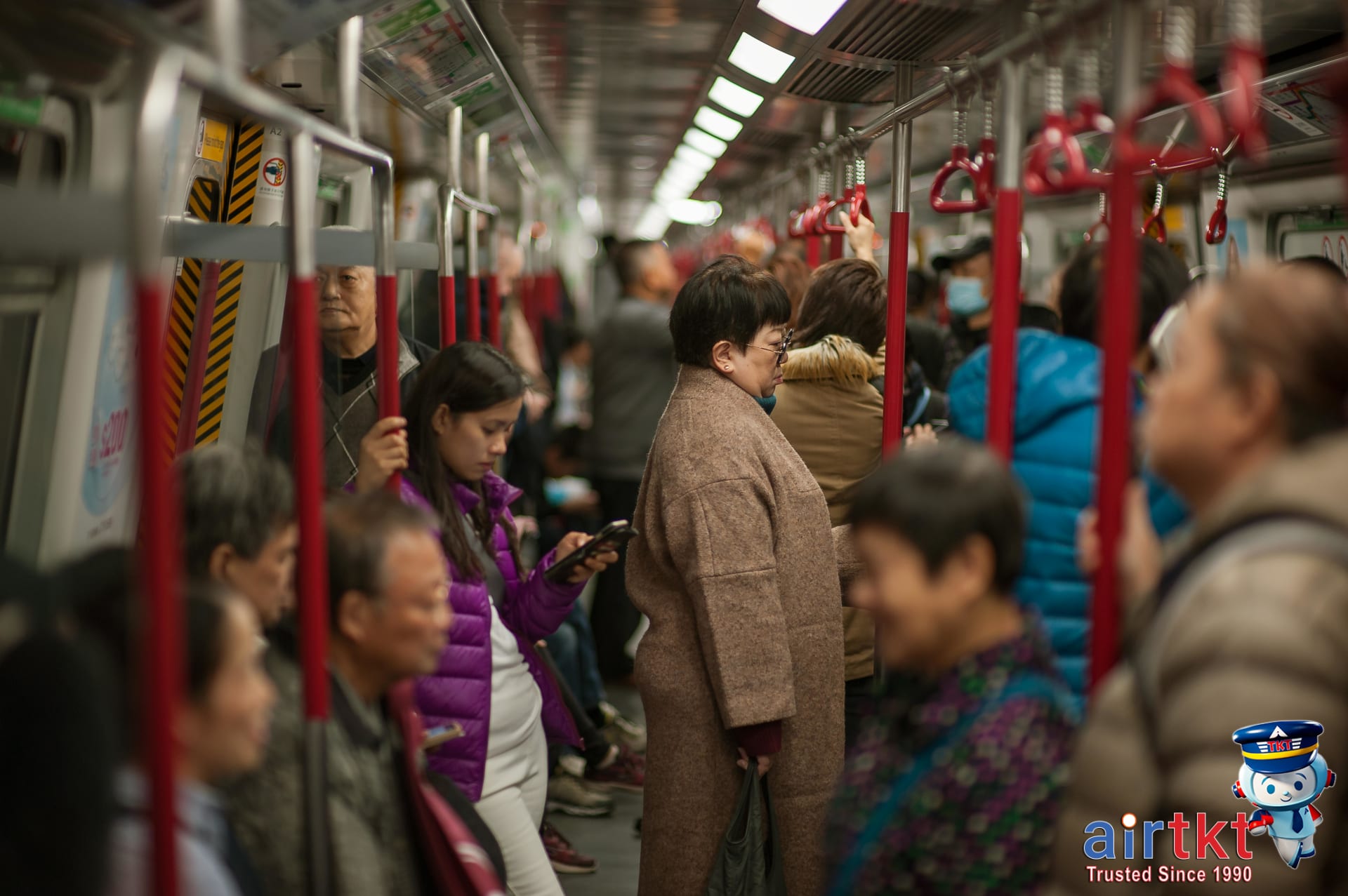 Crowded subway scene where travelers use safety packs to avoid pickpocketing risk