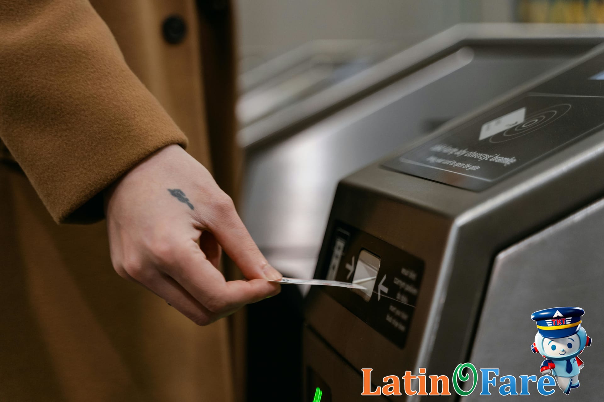 Using Clipper card for San Francisco Muni fare payment at station