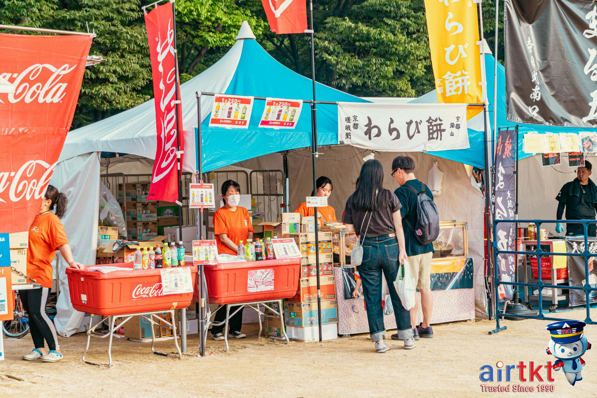 Bonnaroo festival food and drink options at vibrant outdoor vendors with diverse menus
