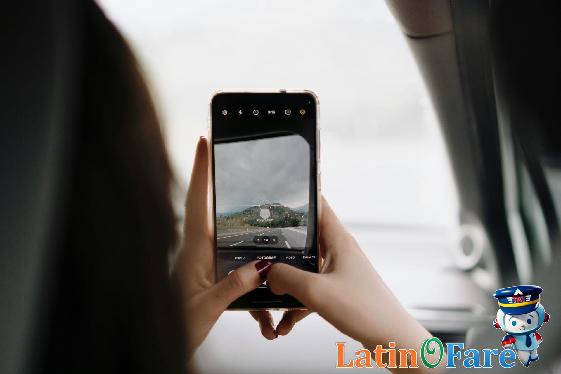 Using travel apps for booking to avoid common Costa Rica planning mistakes and errors.