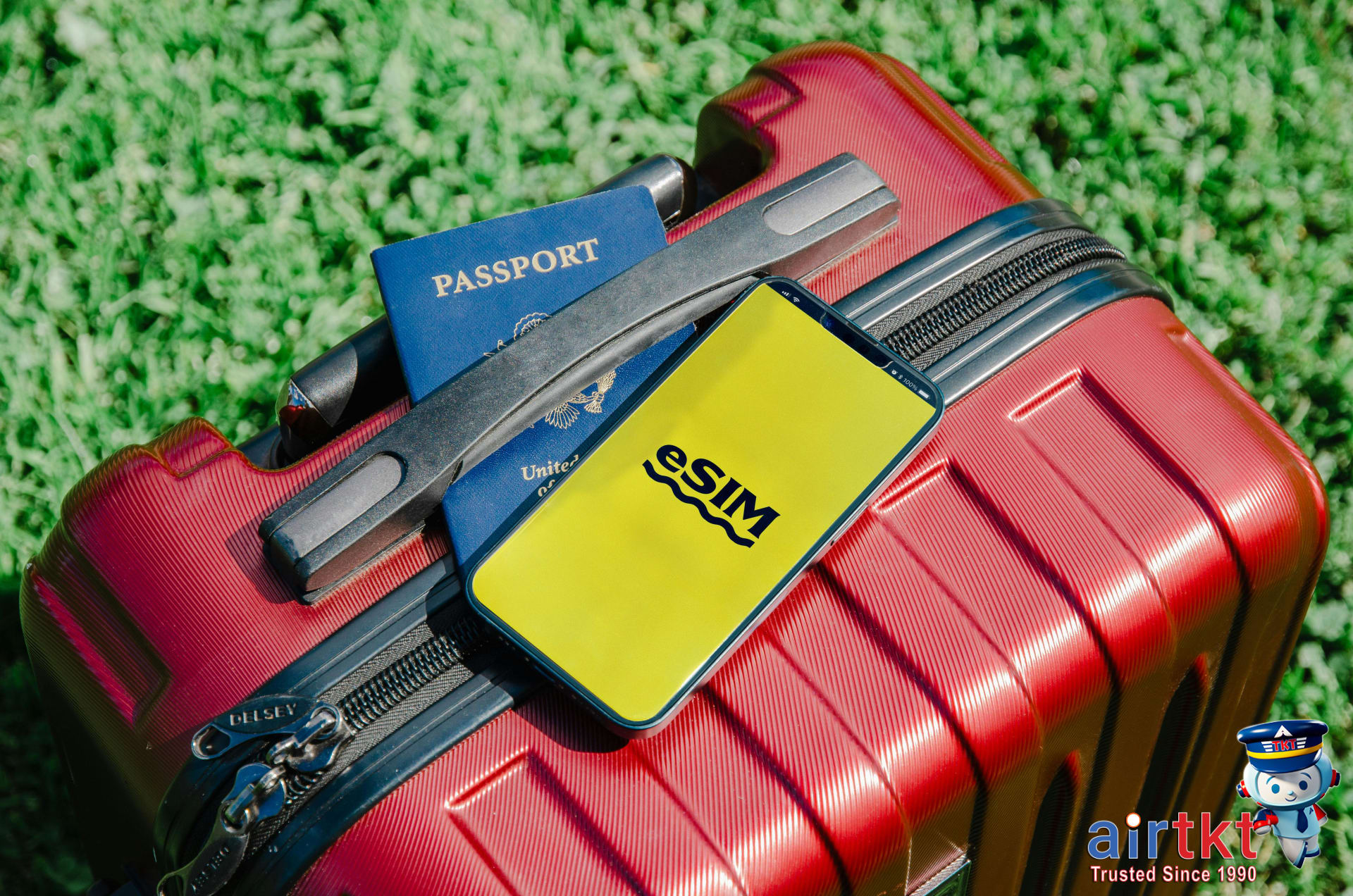 Traveler using smartphone showing international roaming status on screen