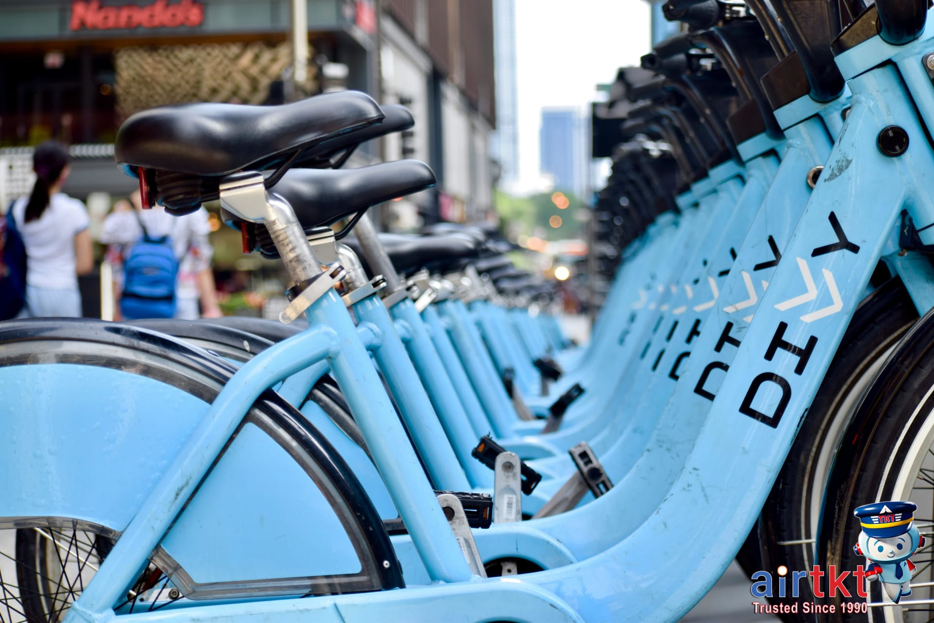 Divvy bike share station with blue bikes lined up in Chicago downtown area