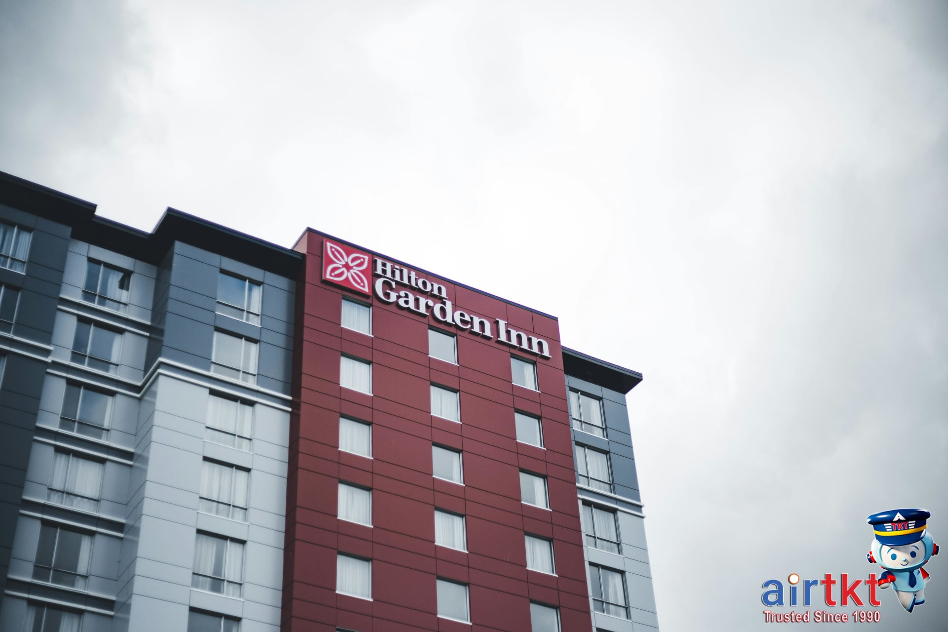 Budget accommodation in Charlotte NC with simple exterior and convenient location