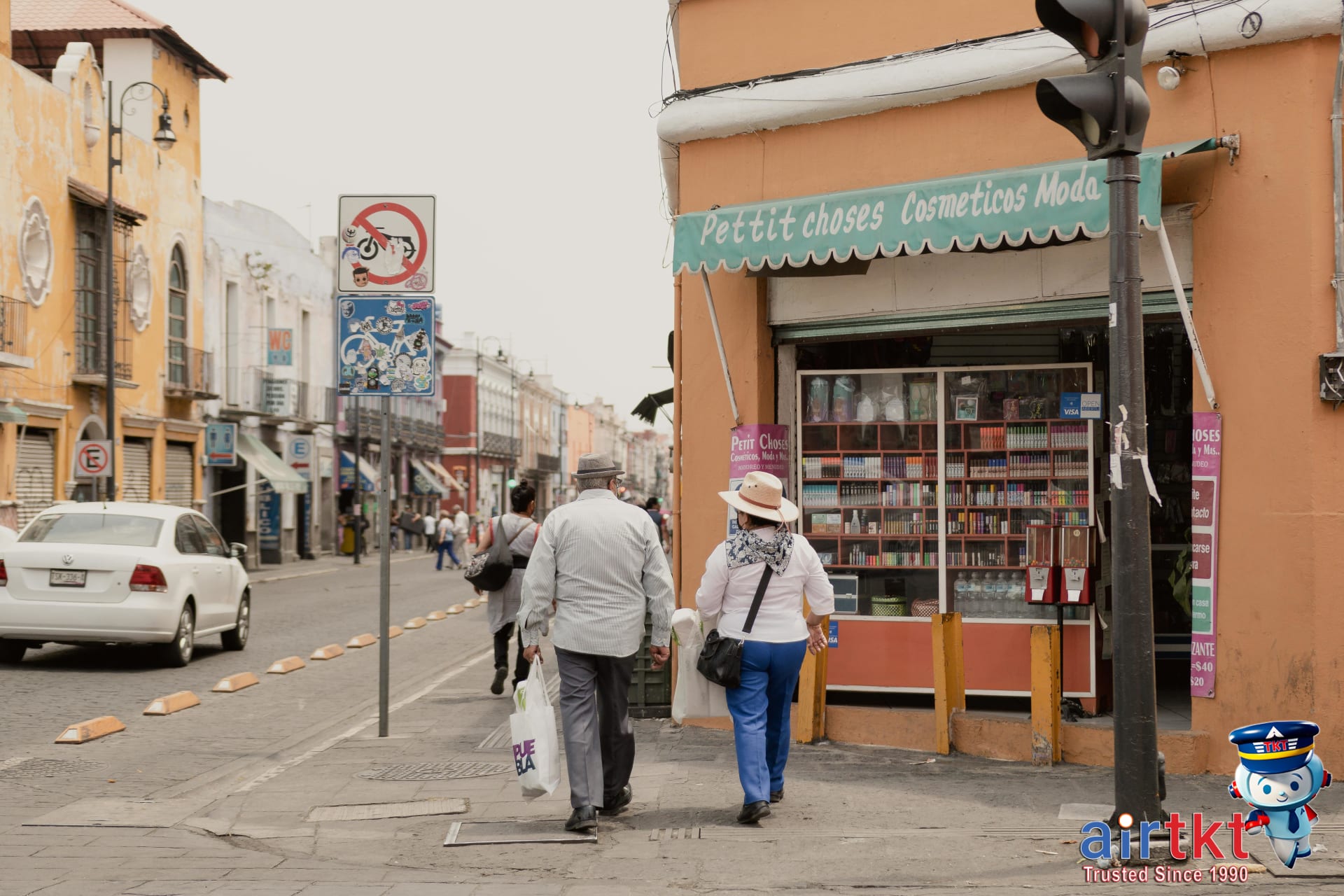 Tourists on Día de Muertos walking tour in Puebla, Mexico
