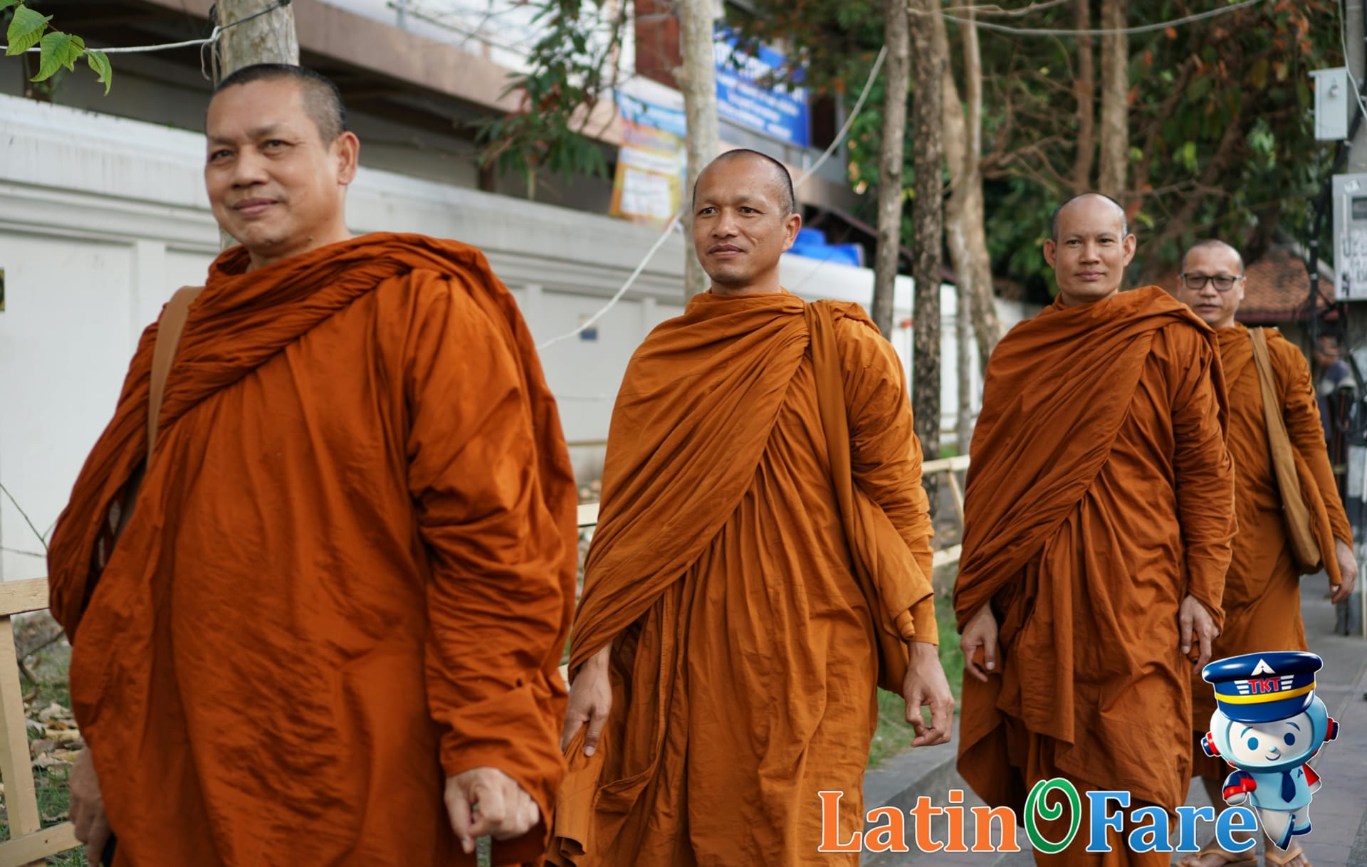 Buddhist monks in saffron robes practice Chiang Mai temple customs for cultural travelers and first-timers.