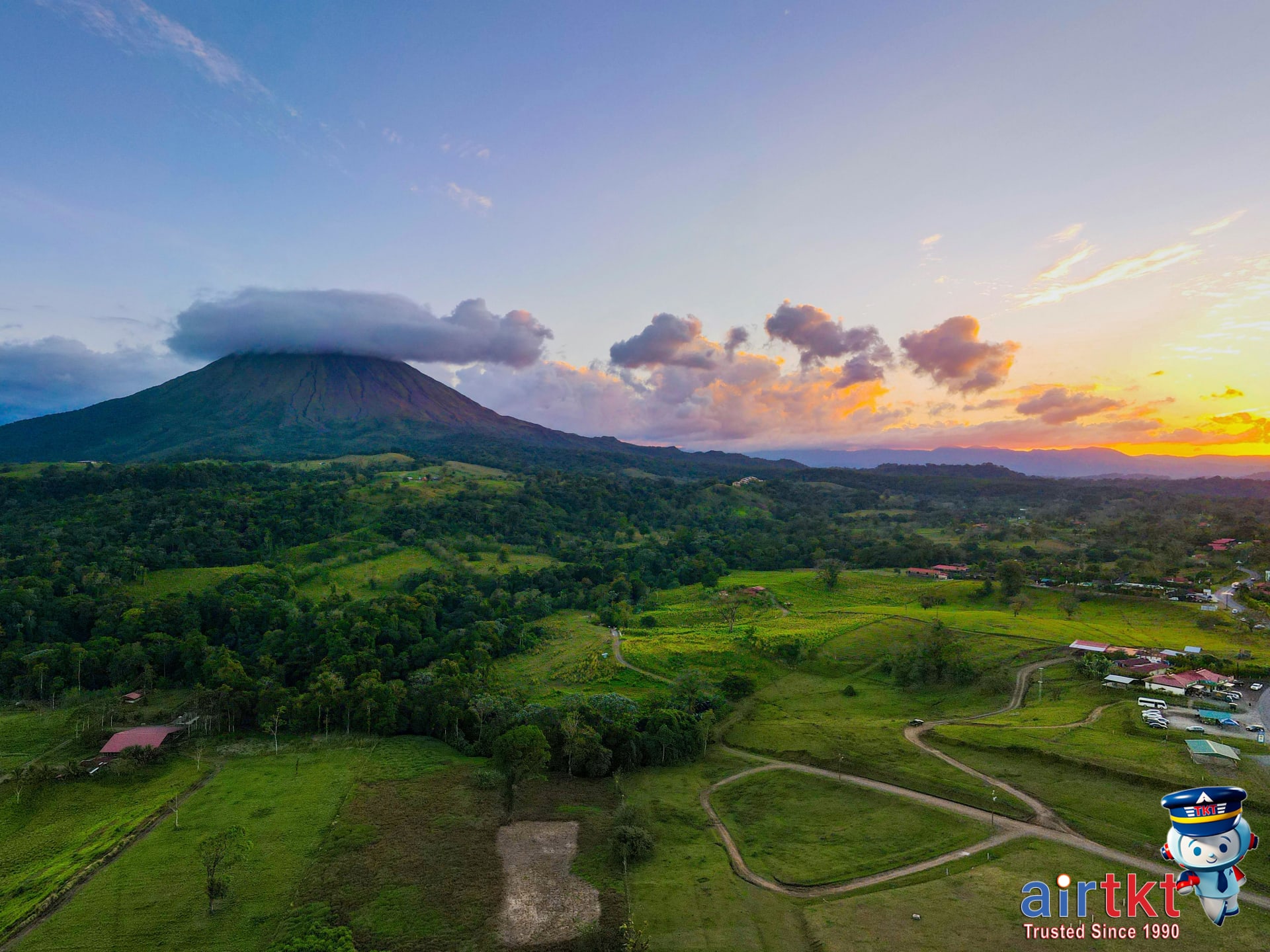 Costa Rica travel budget tiers infographic showing affordability during green season