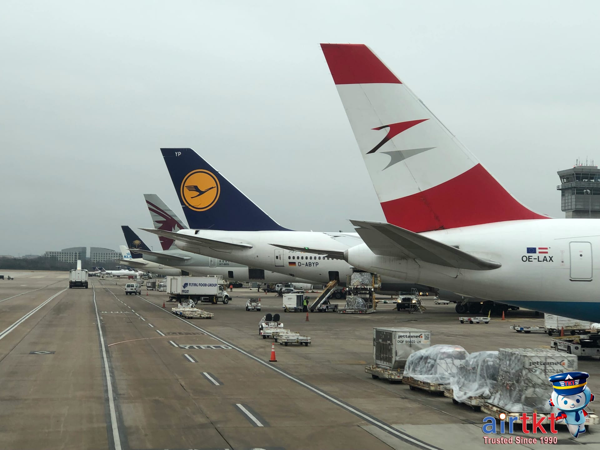 Popular airlines for transatlantic flights from US to Europe at airport gate