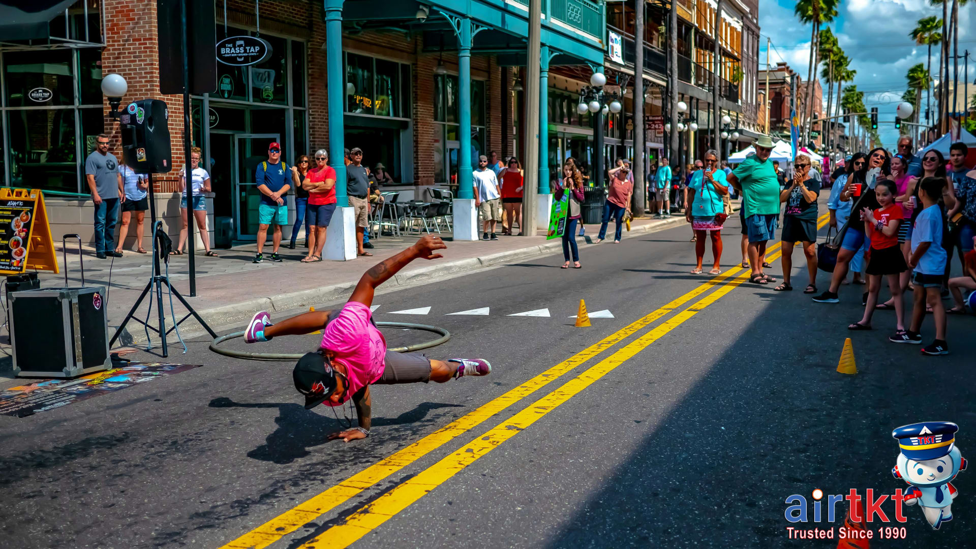 Cultural events and festivals in Tampa Florida with street performers dancing