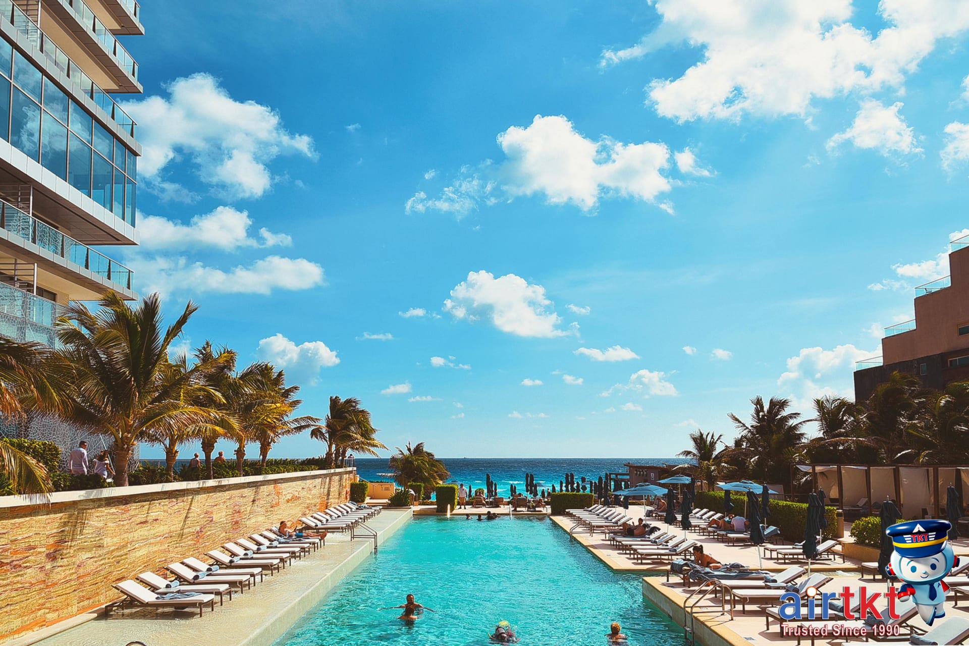 Luxury all-inclusive resort beachfront pool in Cancun with ocean view
