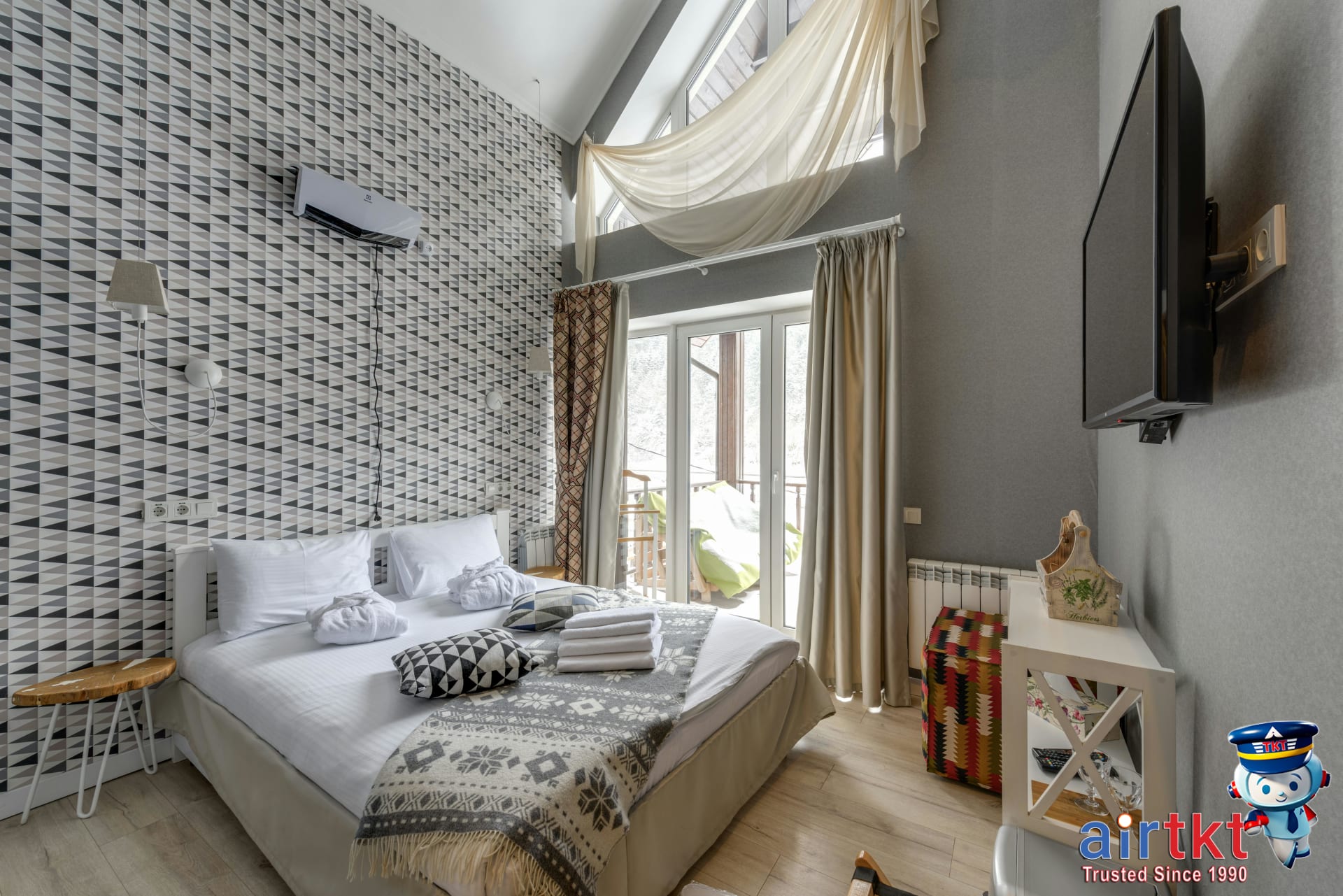 Alternative accommodations like hostels and vacation rentals offer budget hotel options in urban settings