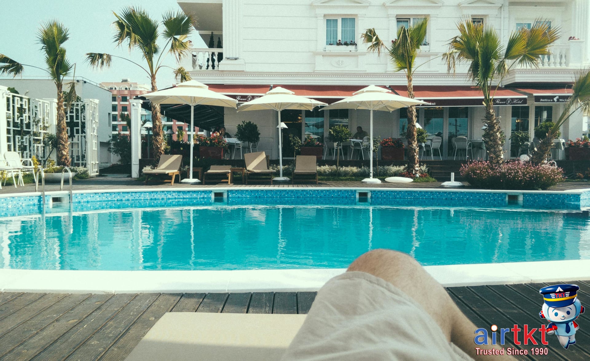 Relaxed traveler enjoying hotel amenities stress-free to show benefits of flexible hotel rates