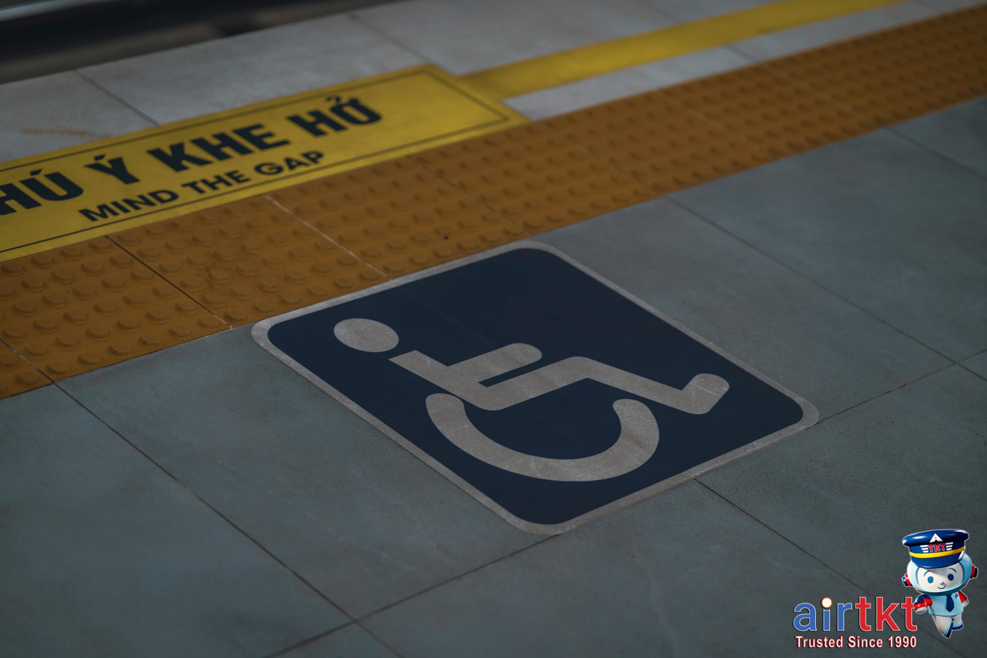 Safety signs on Los Angeles Metro bus stop for passenger awareness