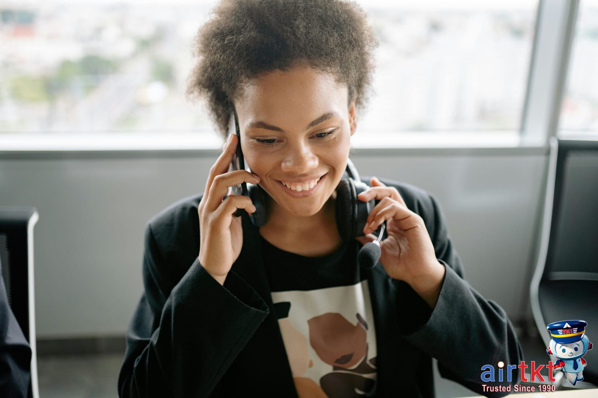 24x7 customer support agent providing assistance for flight bookings