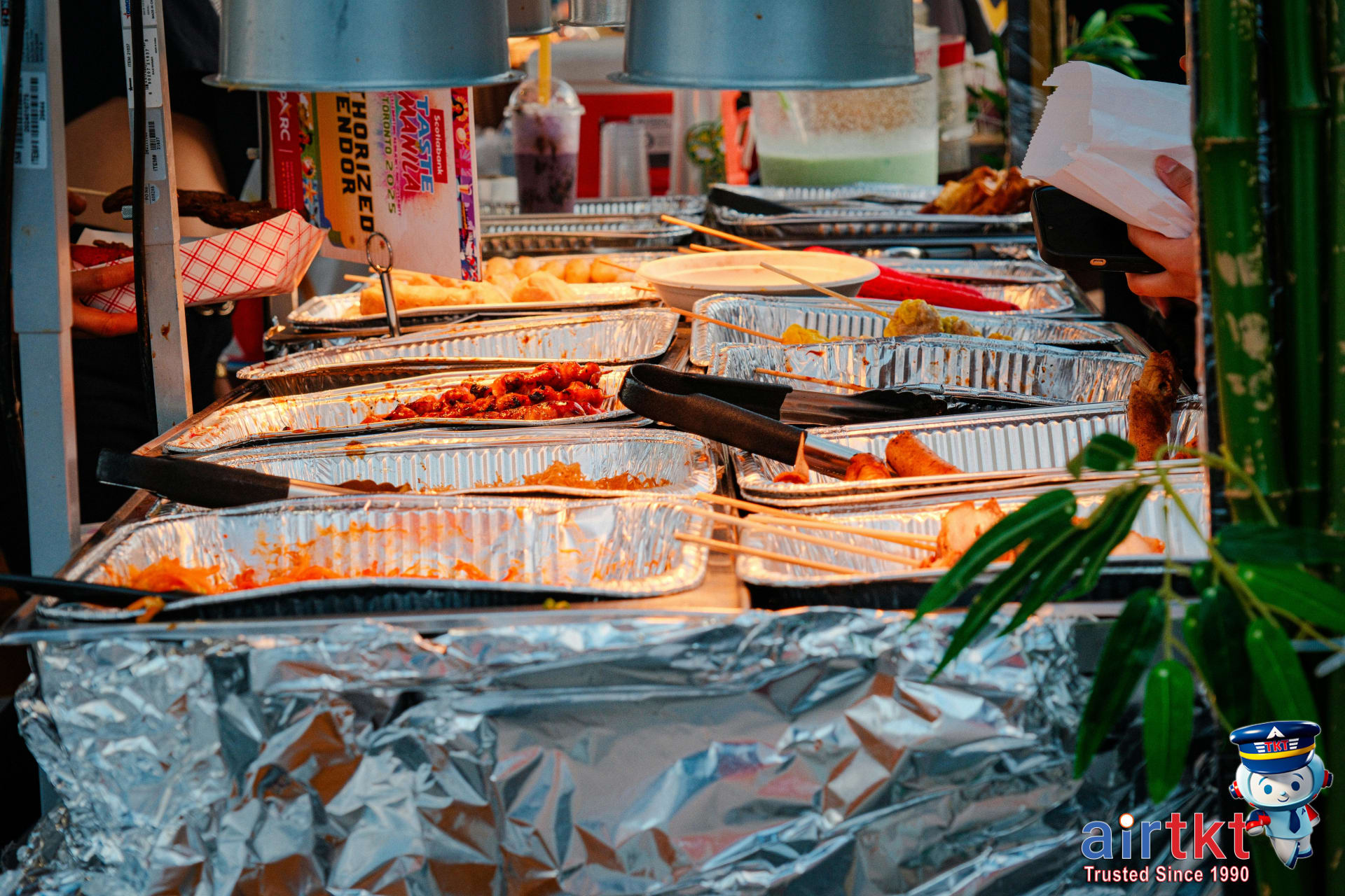 Diverse street food vendors and budget dining options on Las Vegas Strip