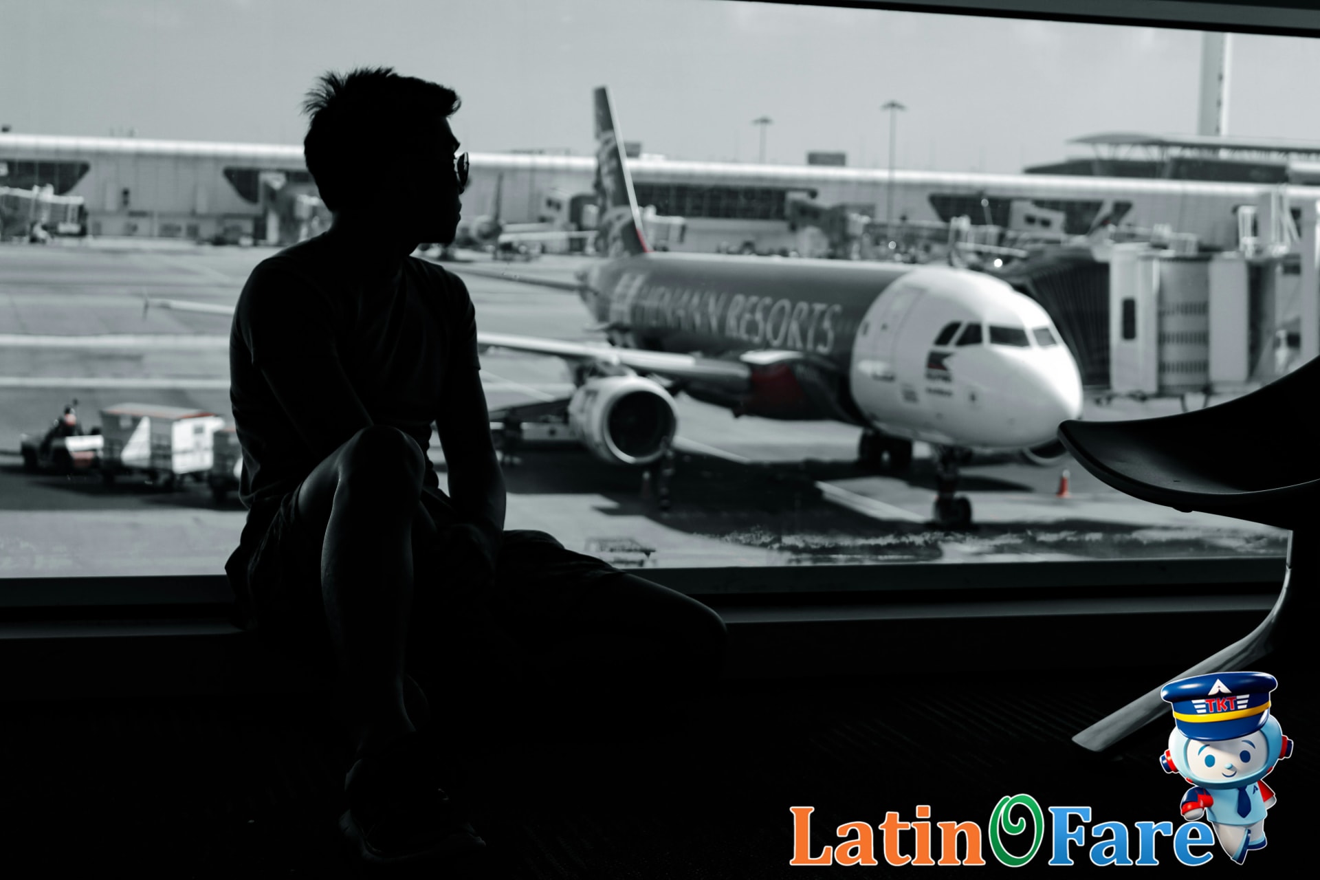 Traveler at airport after using price alerts for flight savings and booking with LatinoFare