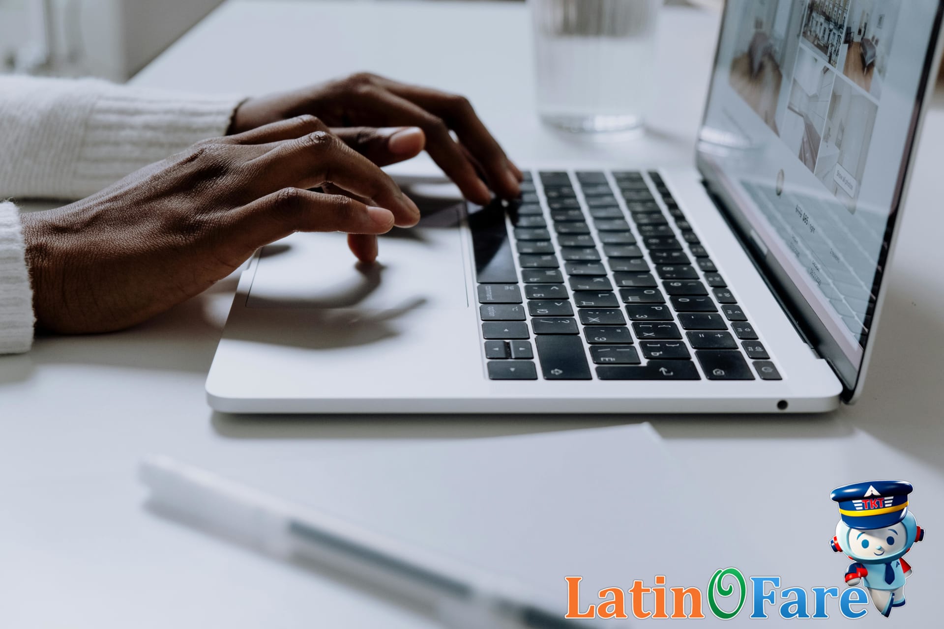 User sets fare alerts on laptop to catch flight deals online with LatinoFare’s real-time system