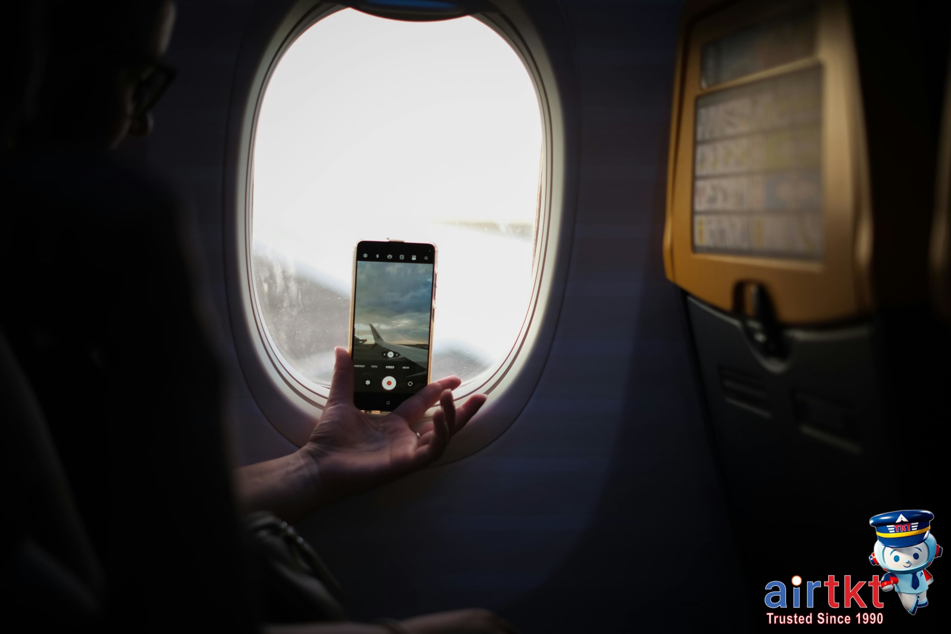 Booking Labor Day travel deals on AirTkt platform for affordable flights and hotels.
