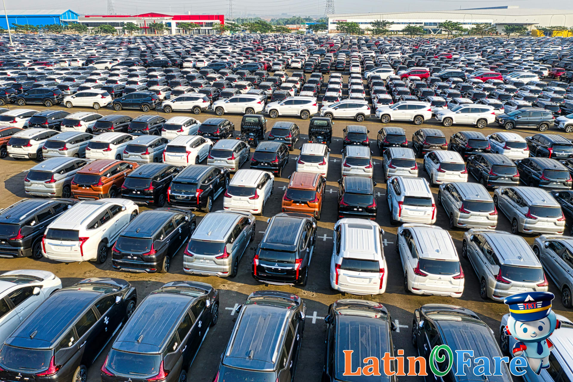 Satisfied budget traveler after choosing cheapest car rental company