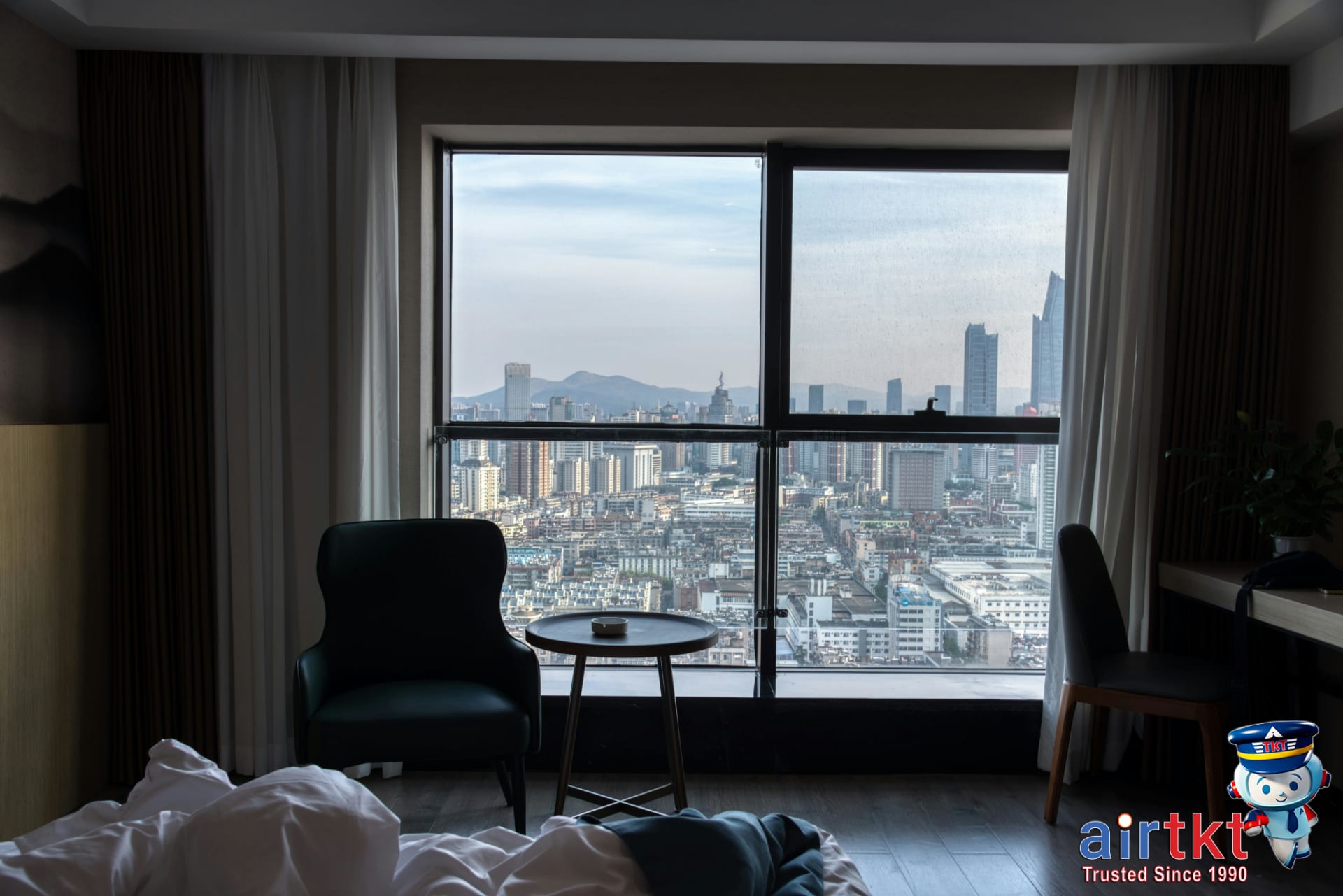 Luxury hotel room showing high-value hotel points redemption options for travelers