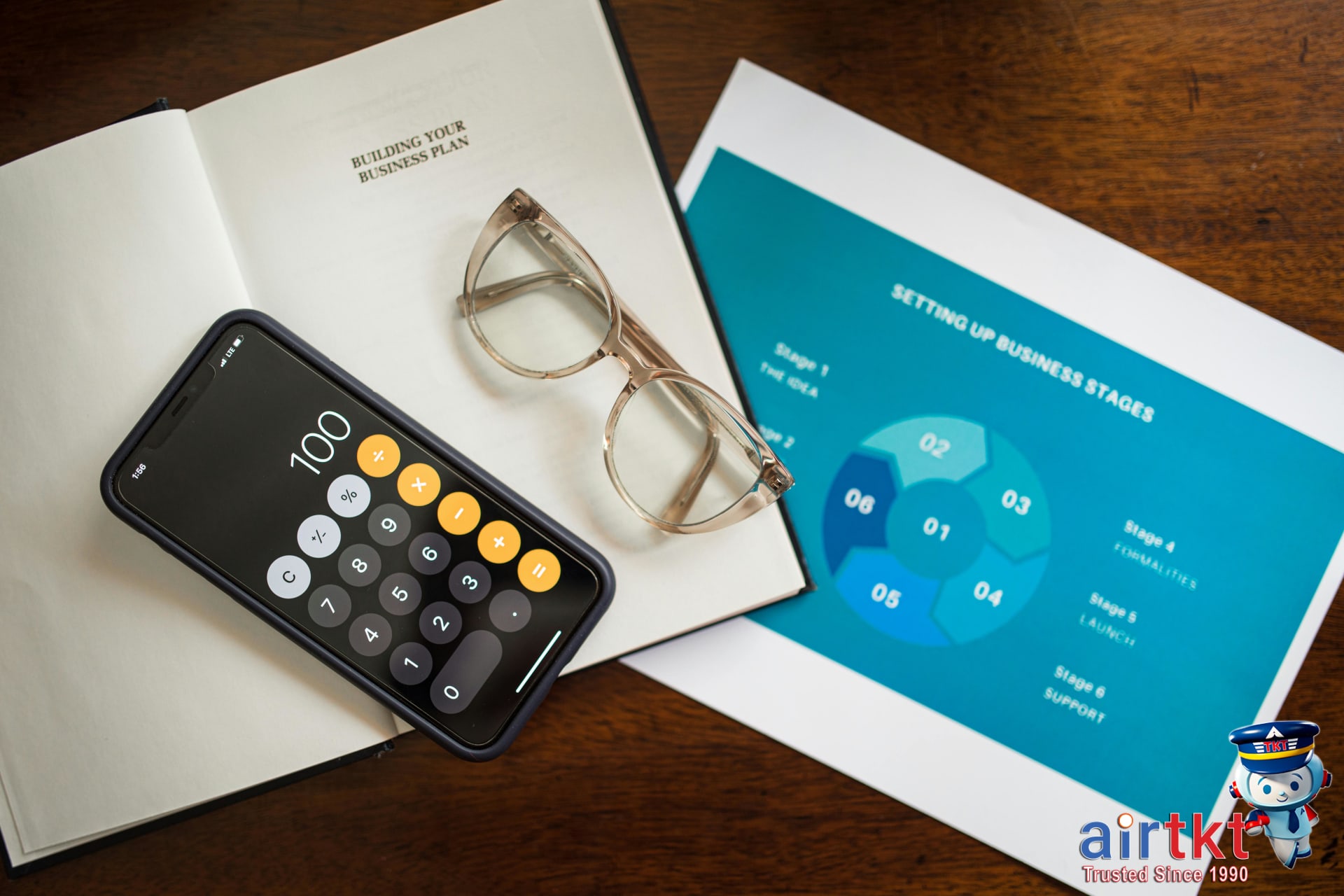 Traveler using AirTkt app for stopover flight deals