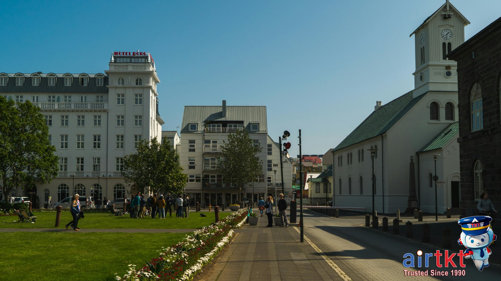 Travelers exploring Reykjavik during a free stopover sightseeing trip